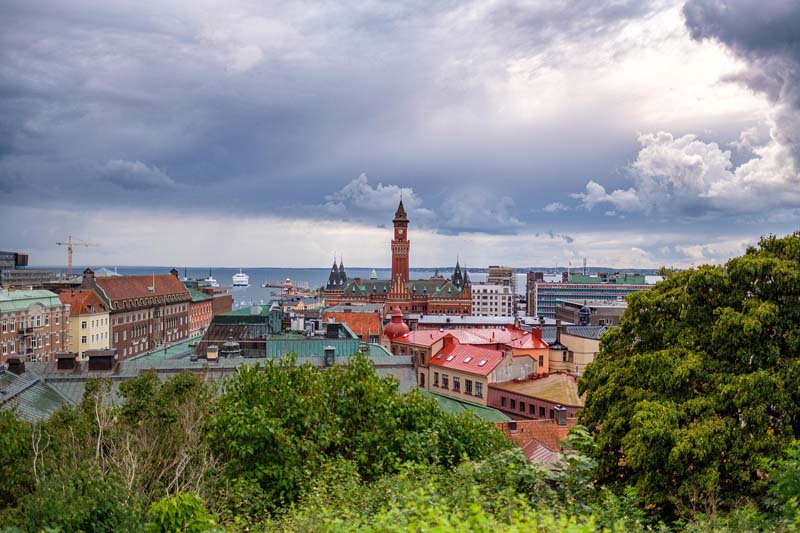 Utsikt över Kärnan i Helsingborg med havet i bakgrunden