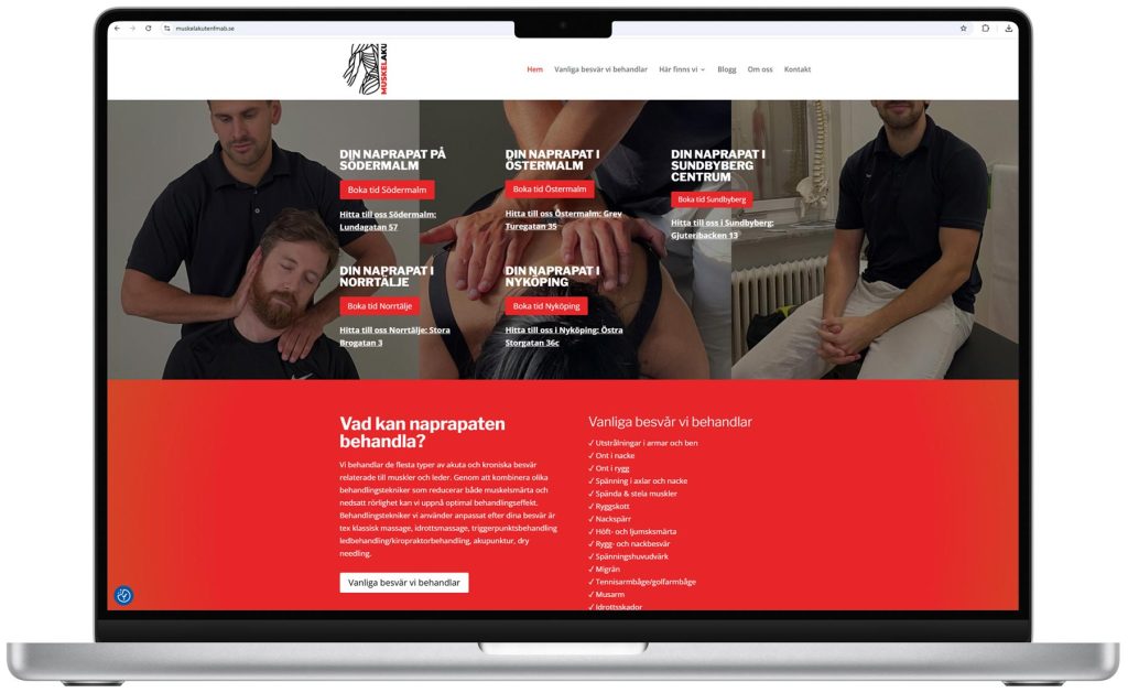 muskelakuten-desk-front Laptop som visar Muskelakutens webbplats med naprapat som behandlar patient och information om kliniker.